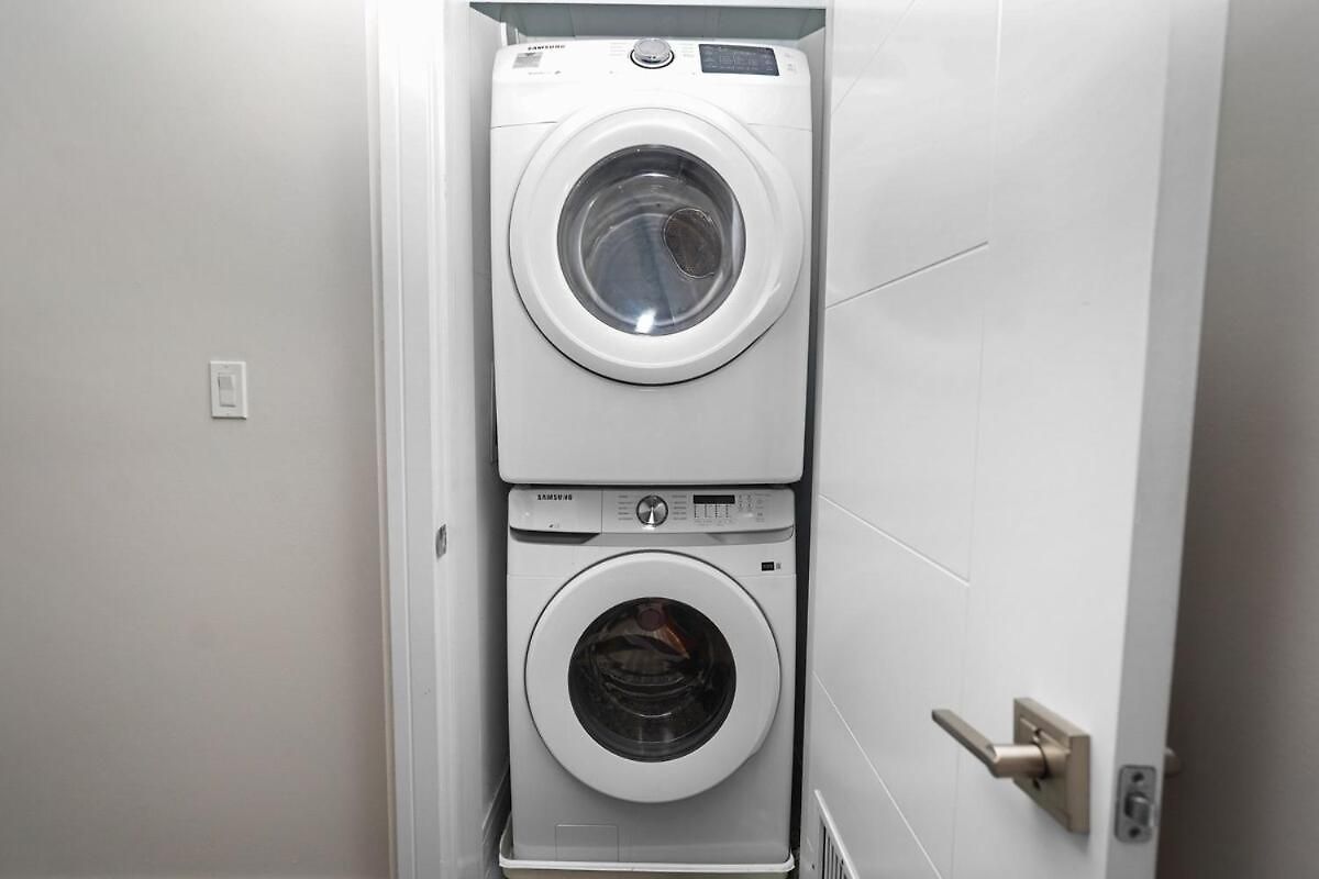 Apartment Little Italy 5br With Optional Parking Chicago