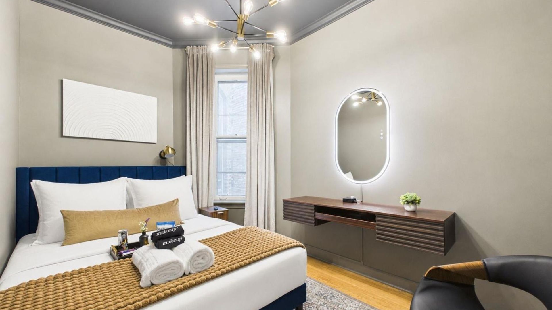The Velvet Manor Luxe 3br Jacuzzi Garage Apartment *