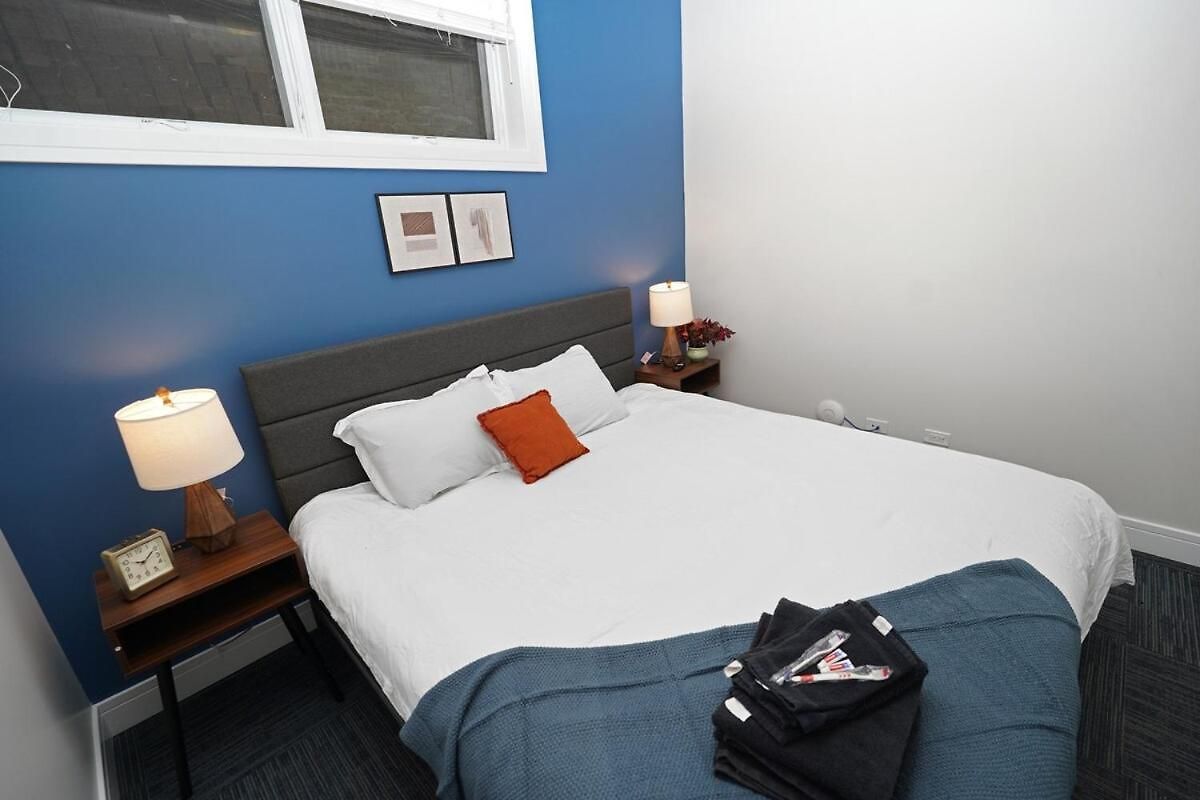 Little Italy 5br With Optional Parking