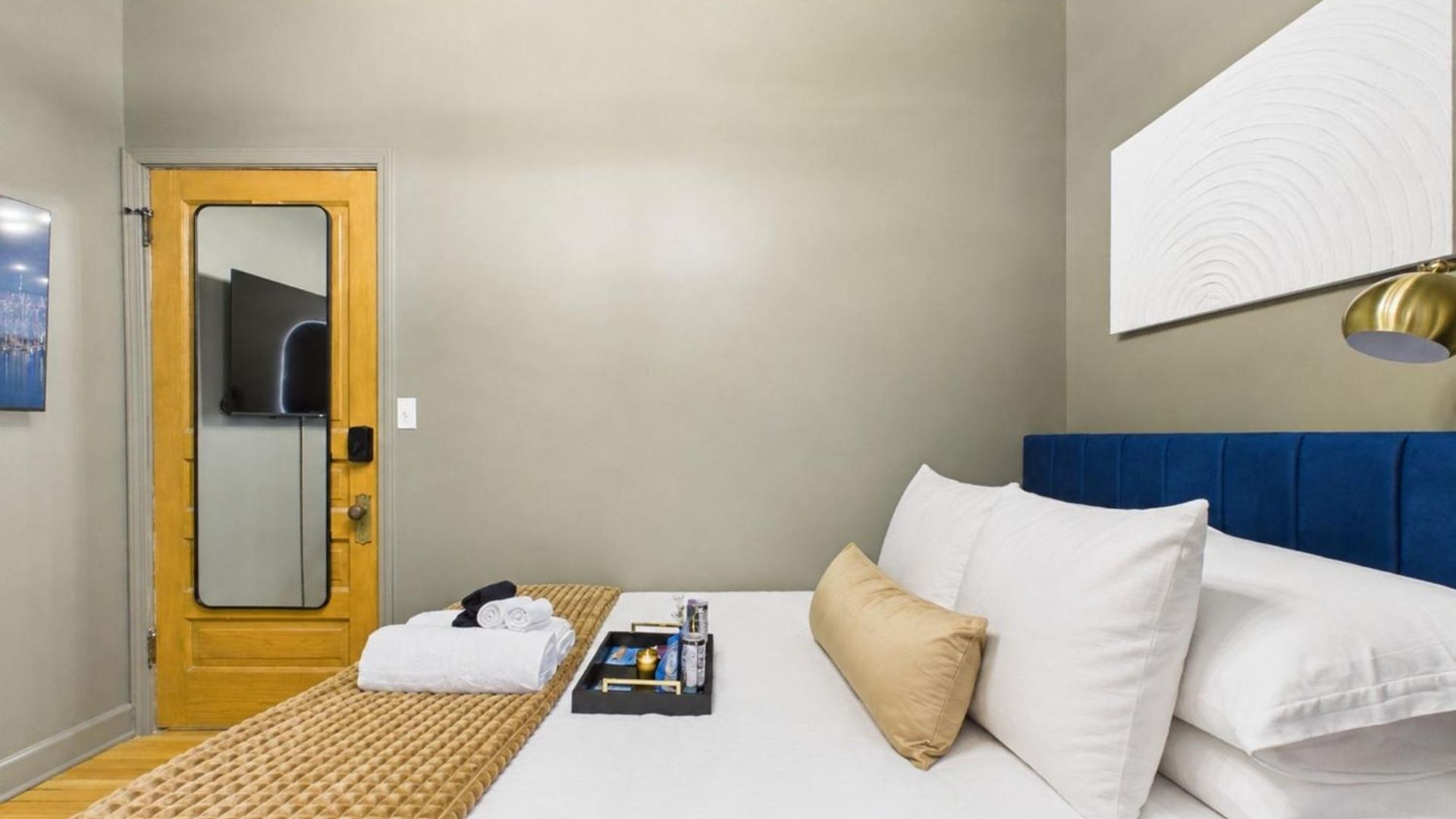 The Velvet Manor Luxe 3br Jacuzzi Garage Apartment Chicago