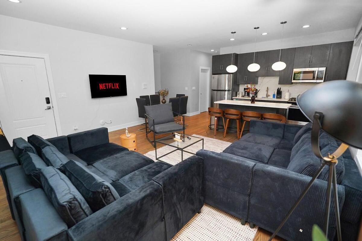 Little Italy 5br With Optional Parking * Chicago