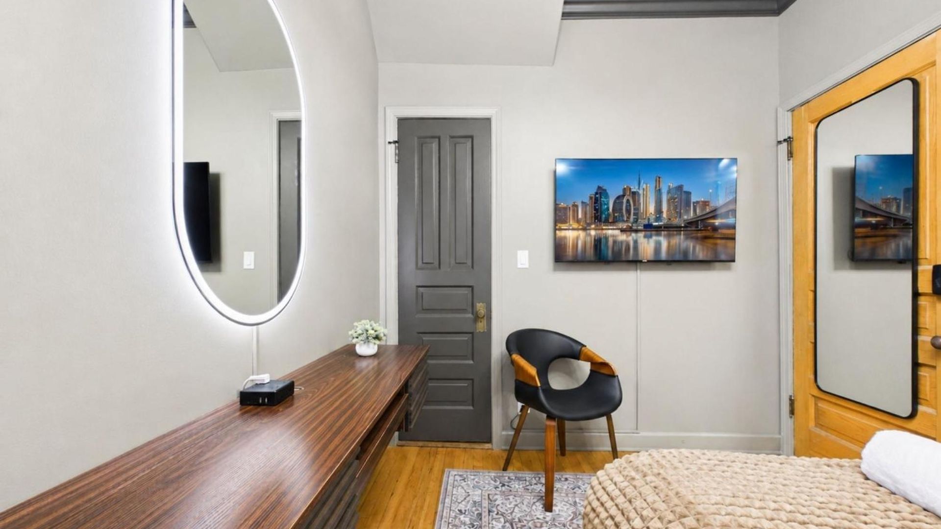 The Velvet Manor Luxe 3br Jacuzzi Garage Apartment Chicago