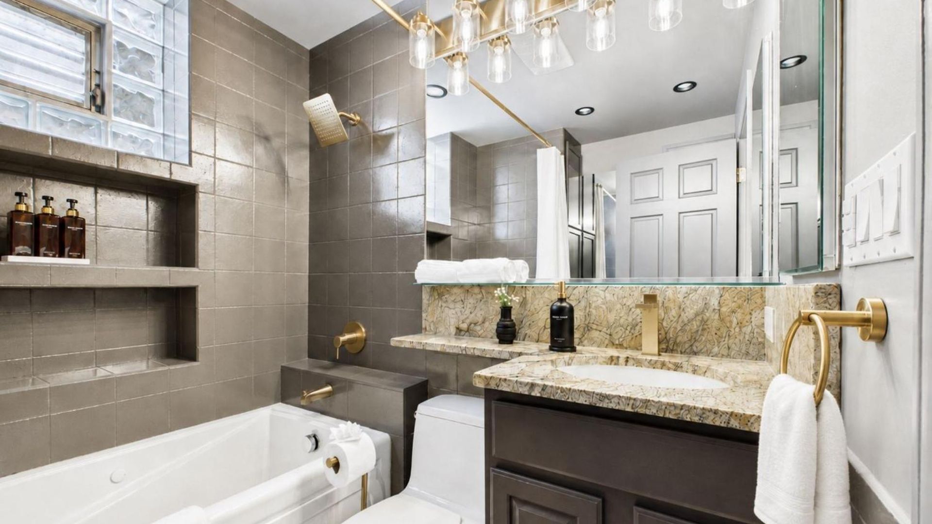 The Velvet Manor Luxe 3br Jacuzzi Garage *