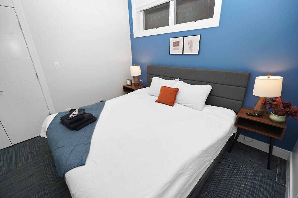 Little Italy 5br With Optional Parking Apartment Chicago