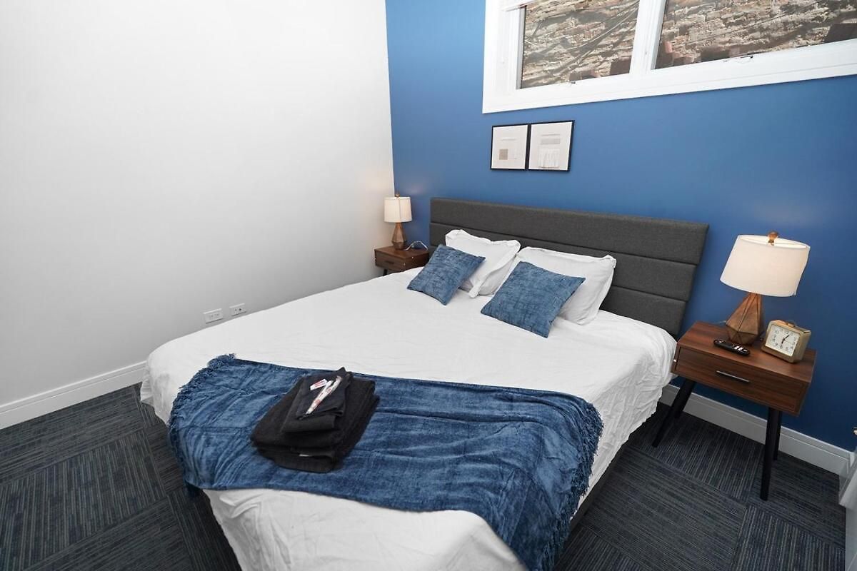 Little Italy 5br With Optional Parking *