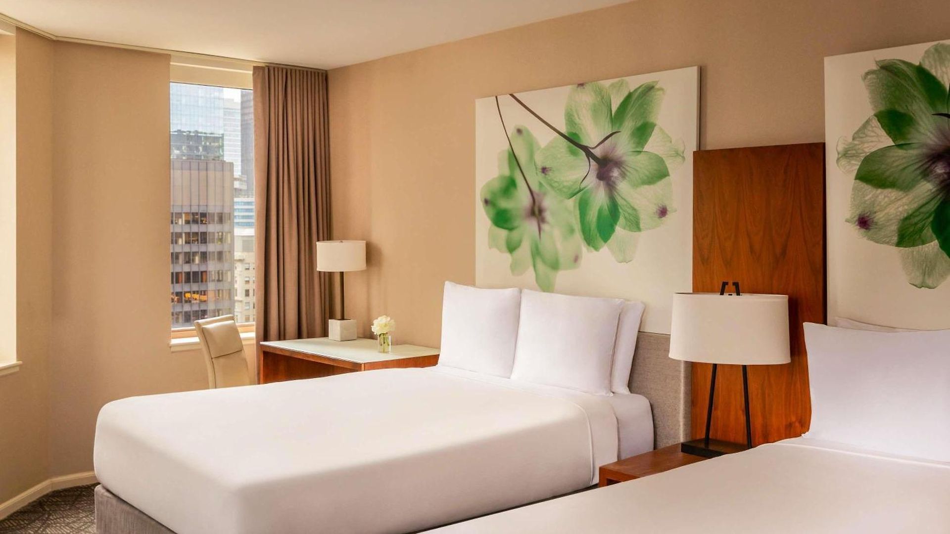 Fairmont Millennium Park 4*