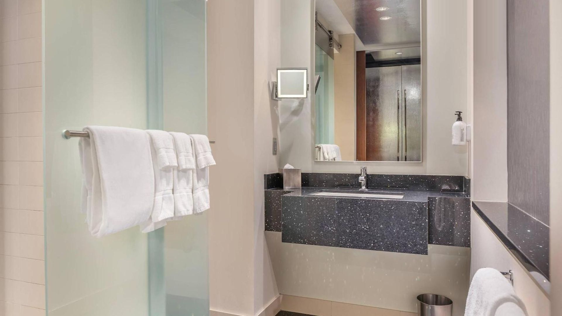 Radisson Blu Aqua Hotel, Hotel 4*