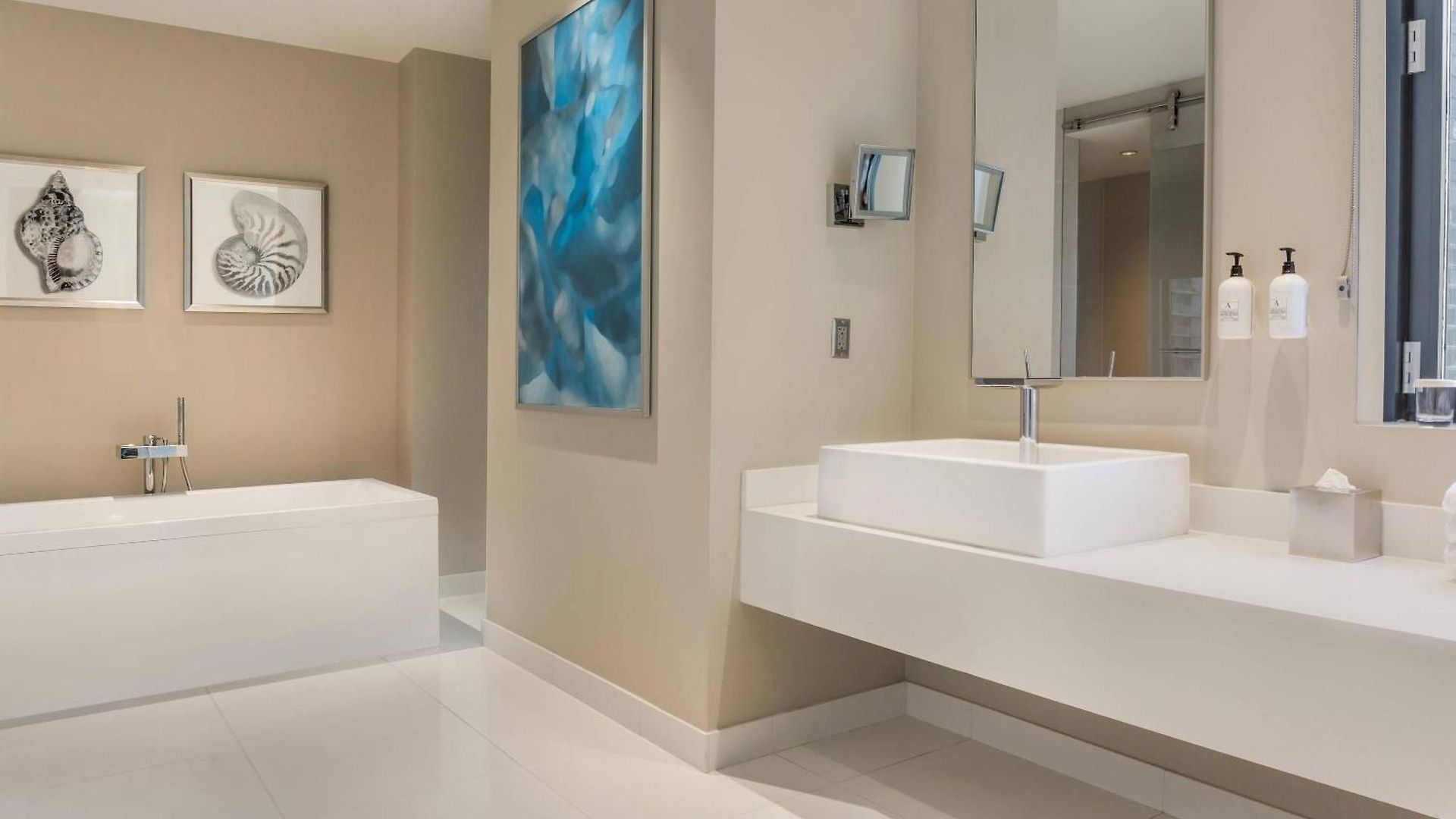 Radisson Blu Aqua Hotel, Chicago