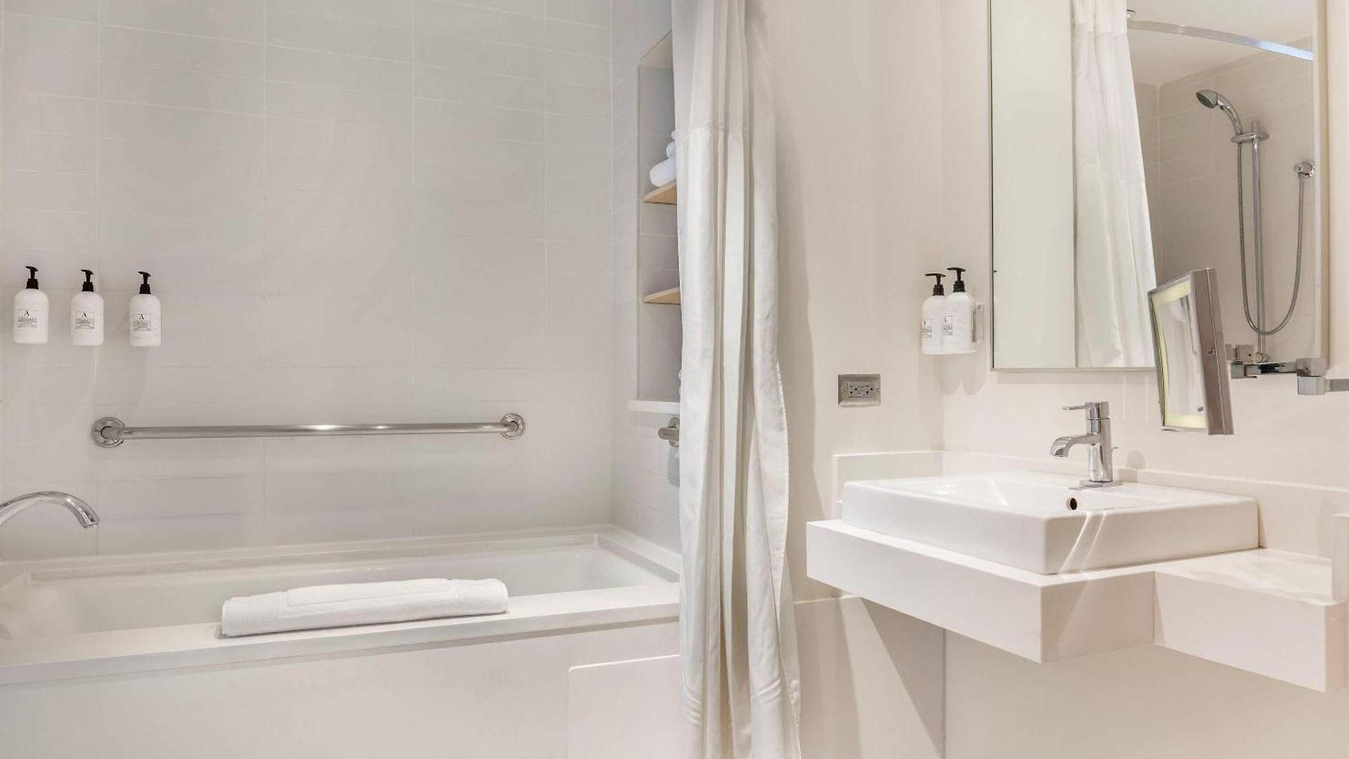 Radisson Blu Aqua Hotel, 4* Chicago