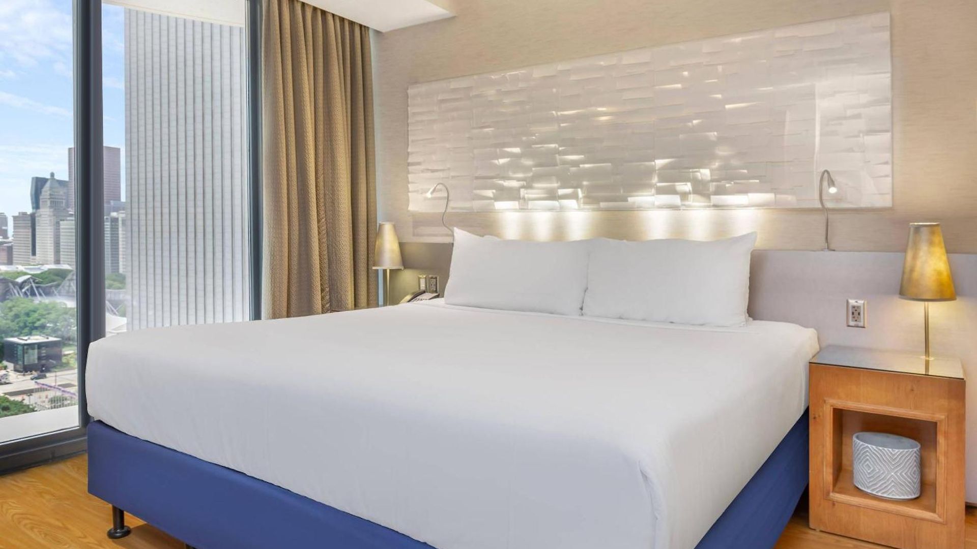 Radisson Blu Aqua Hotel, Hotel