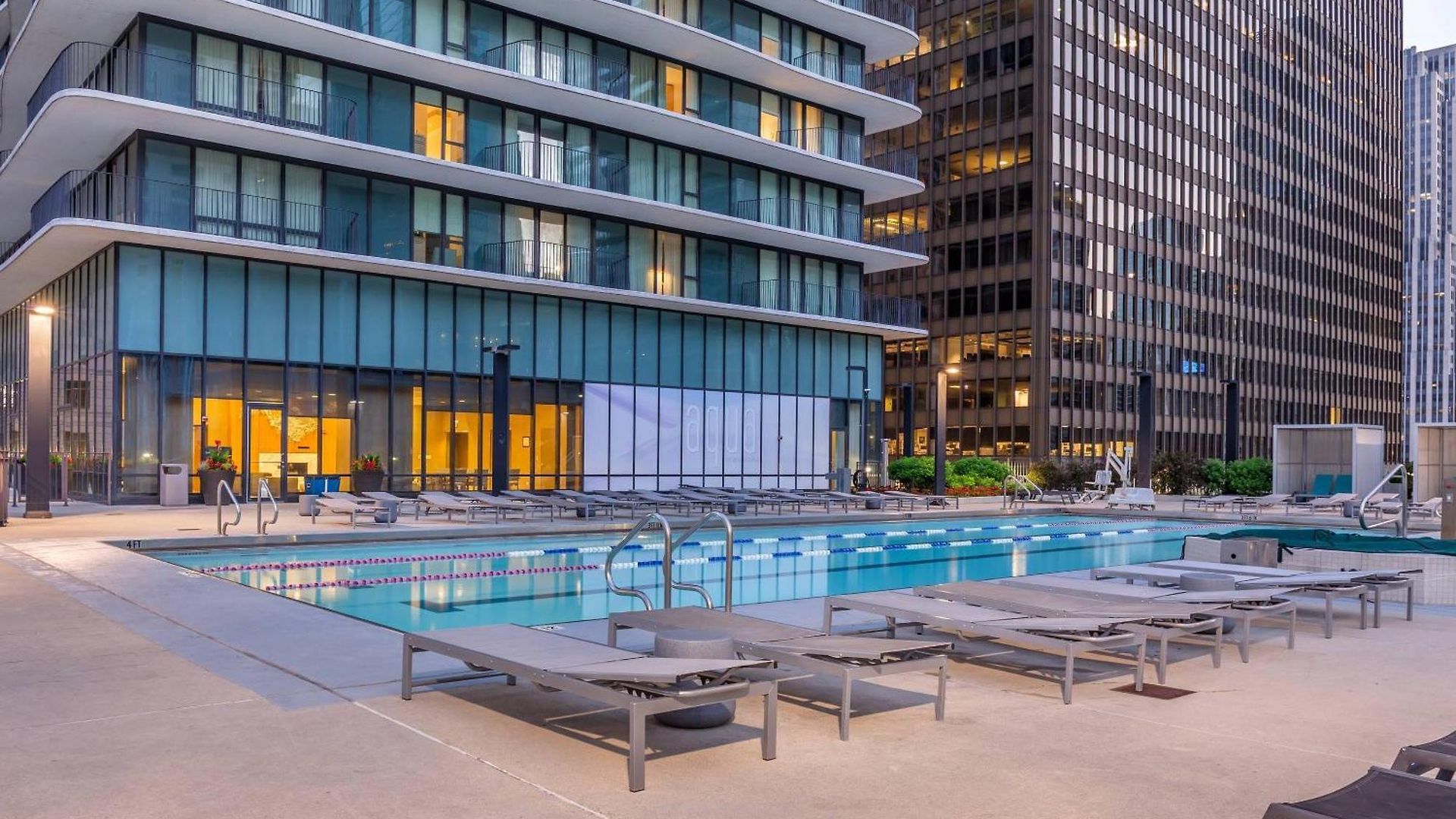 Radisson Blu Aqua Hotel, 4*