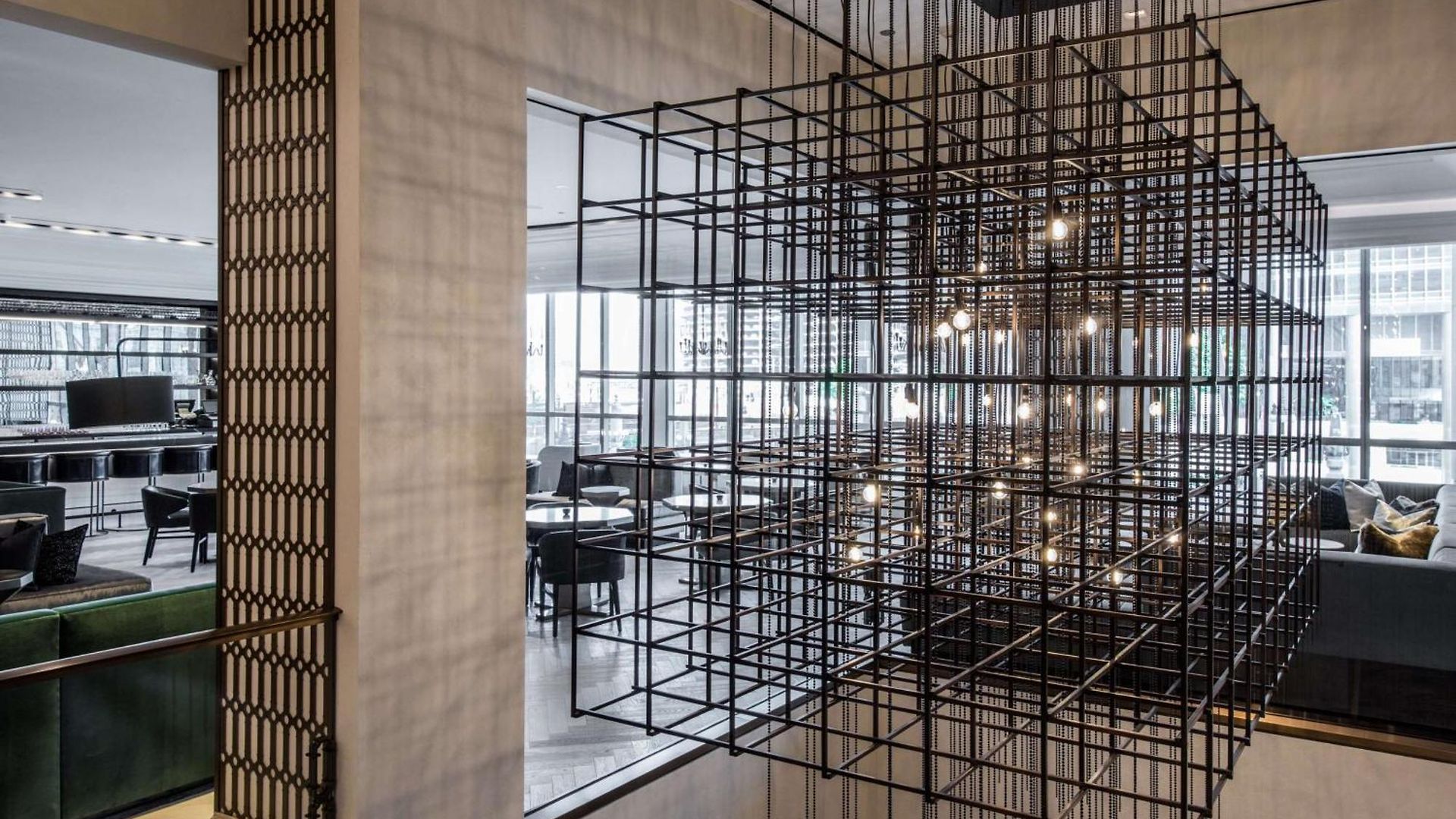 Londonhouse Chicago, Curio Collection By Hilton