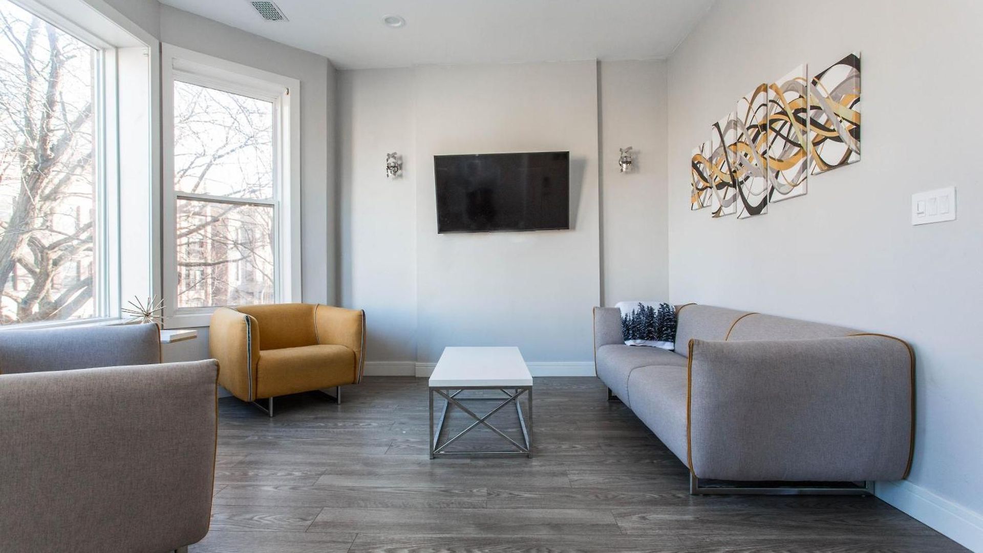 Double Play Wrigley - Prime Location Across From Wrigley Field & Transit - 2br Apts Apartment Chicago