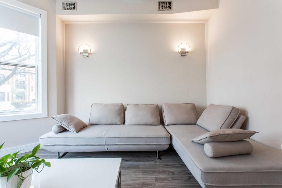 Double Play Wrigley - Prime Location Across From Wrigley Field & Transit - 2br Apts Apartment