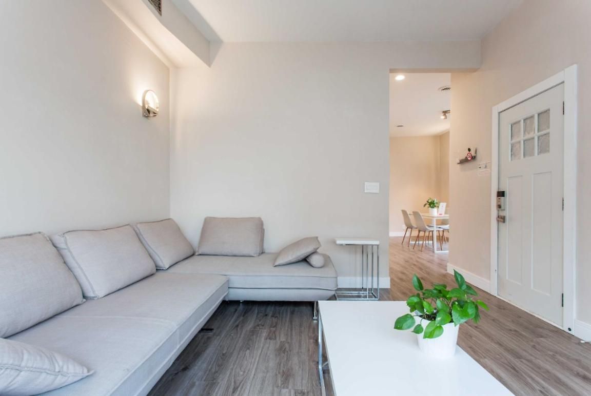 Double Play Wrigley - Prime Location Across From Wrigley Field & Transit - 2br Apts Apartment Chicago