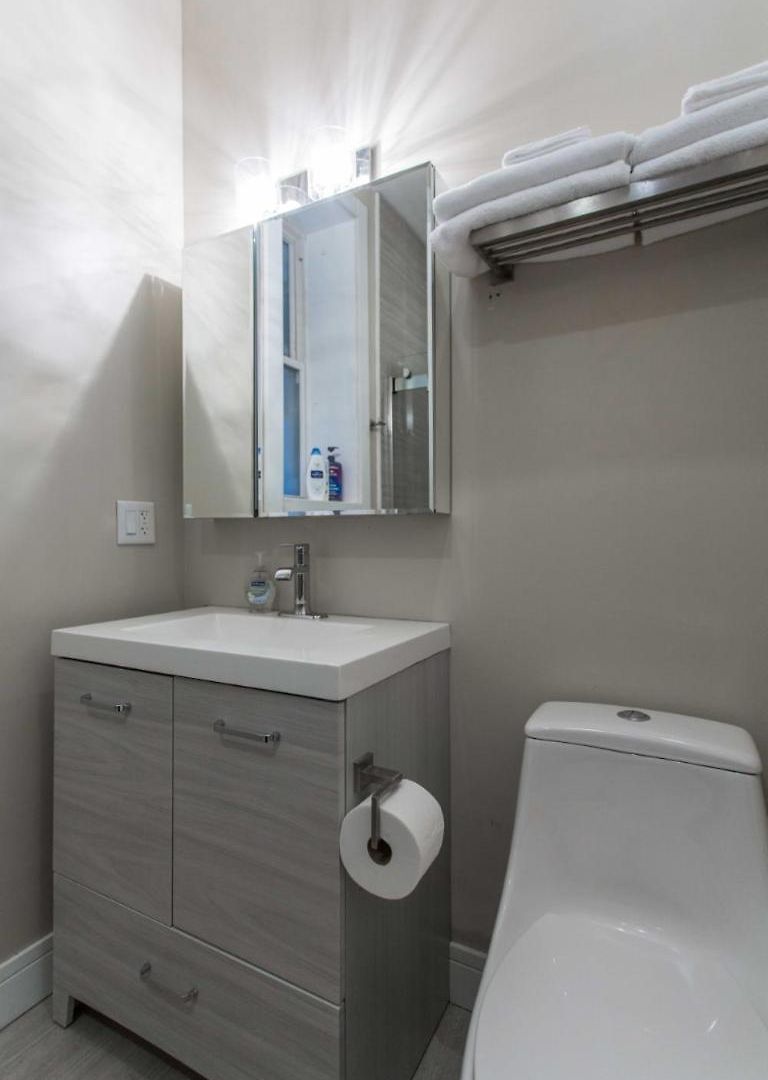 Double Play Wrigley - Prime Location Across From Wrigley Field & Transit - 2br Apts