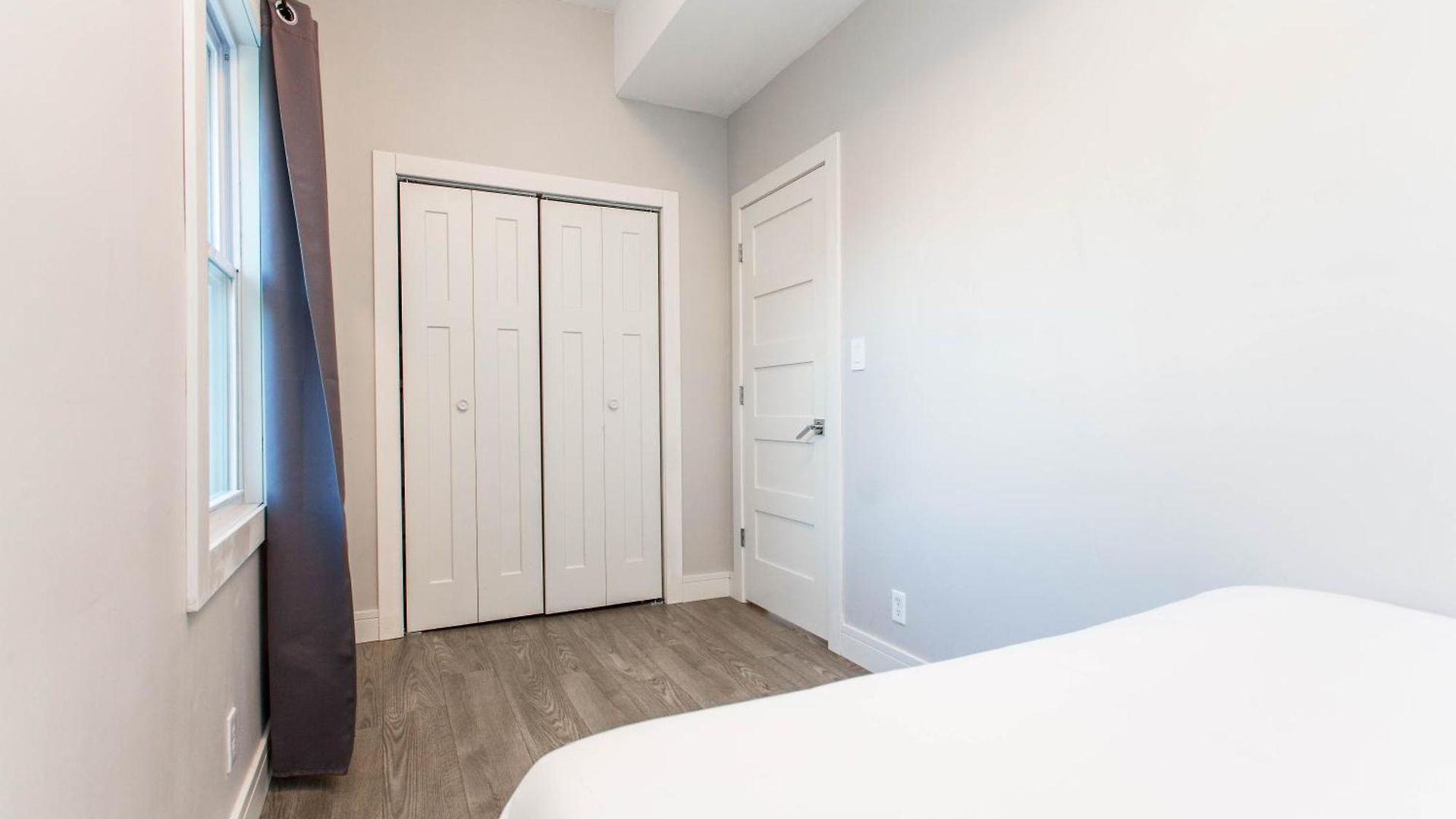 Double Play Wrigley - Prime Location Across From Wrigley Field & Transit - 2br Apts Apartment