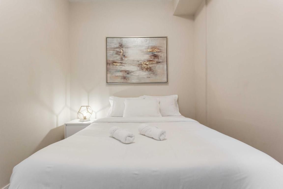 Apartment Double Play Wrigley - Prime Location Across From Wrigley Field & Transit - 2br Apts Chicago
