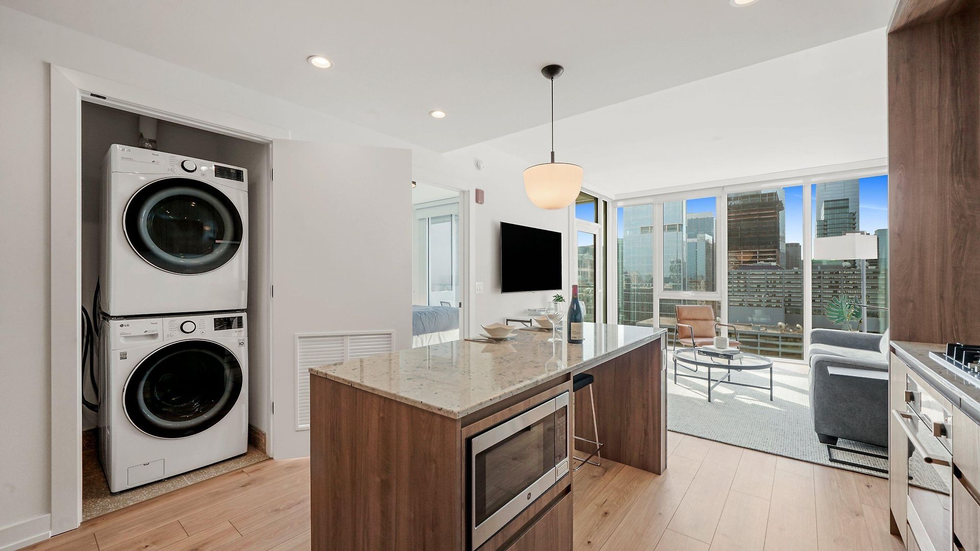 Hotel Level - River North 4*