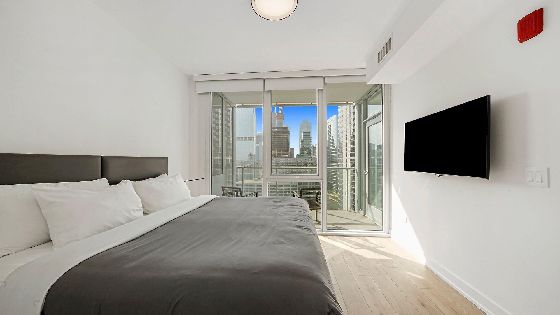 Level - River North 4*