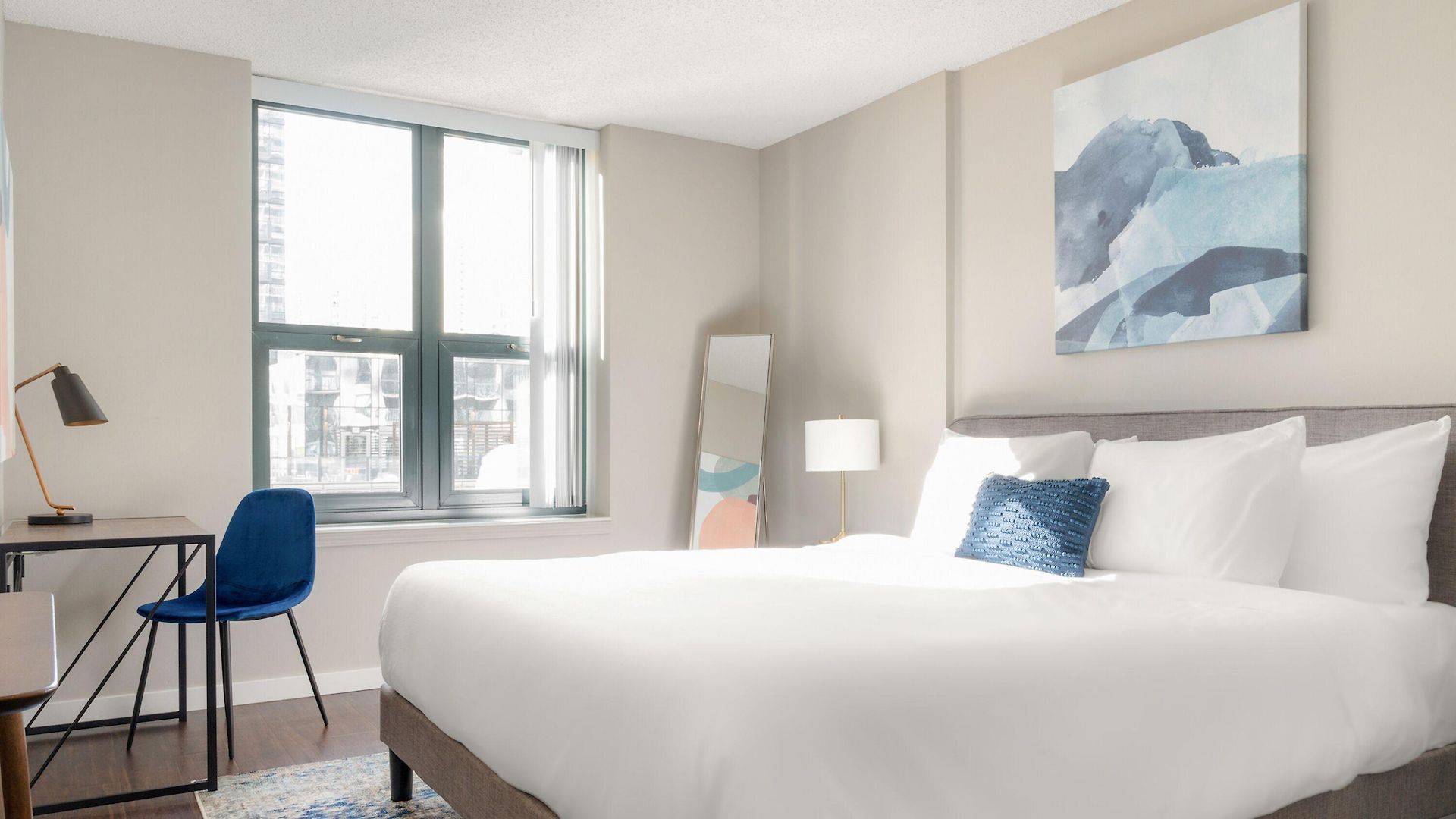 Kasa Magnificent Mile Aparthotel