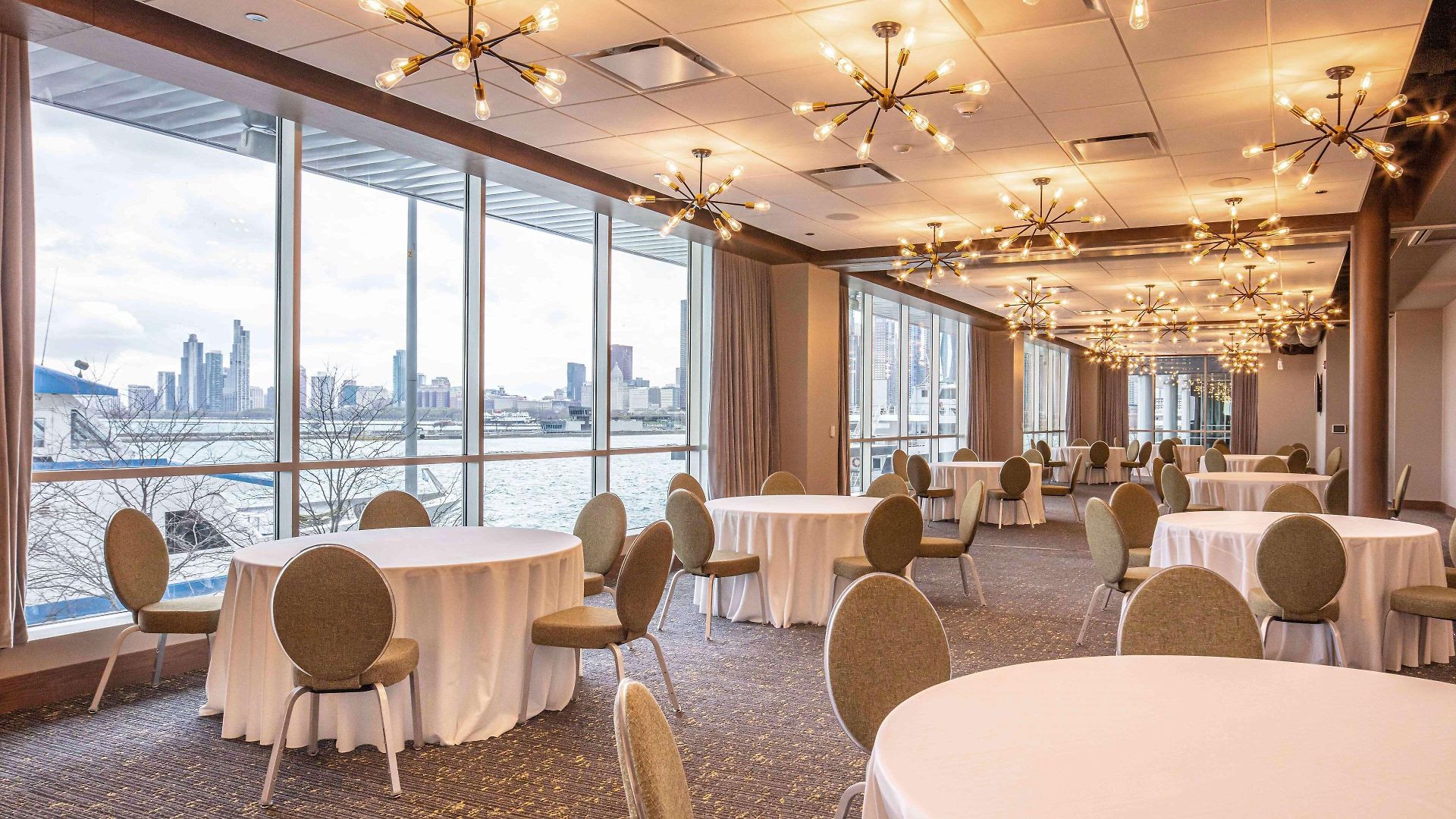 Sable At Navy Pier Chicago, Curio Collection By Hilton 4* Chicago