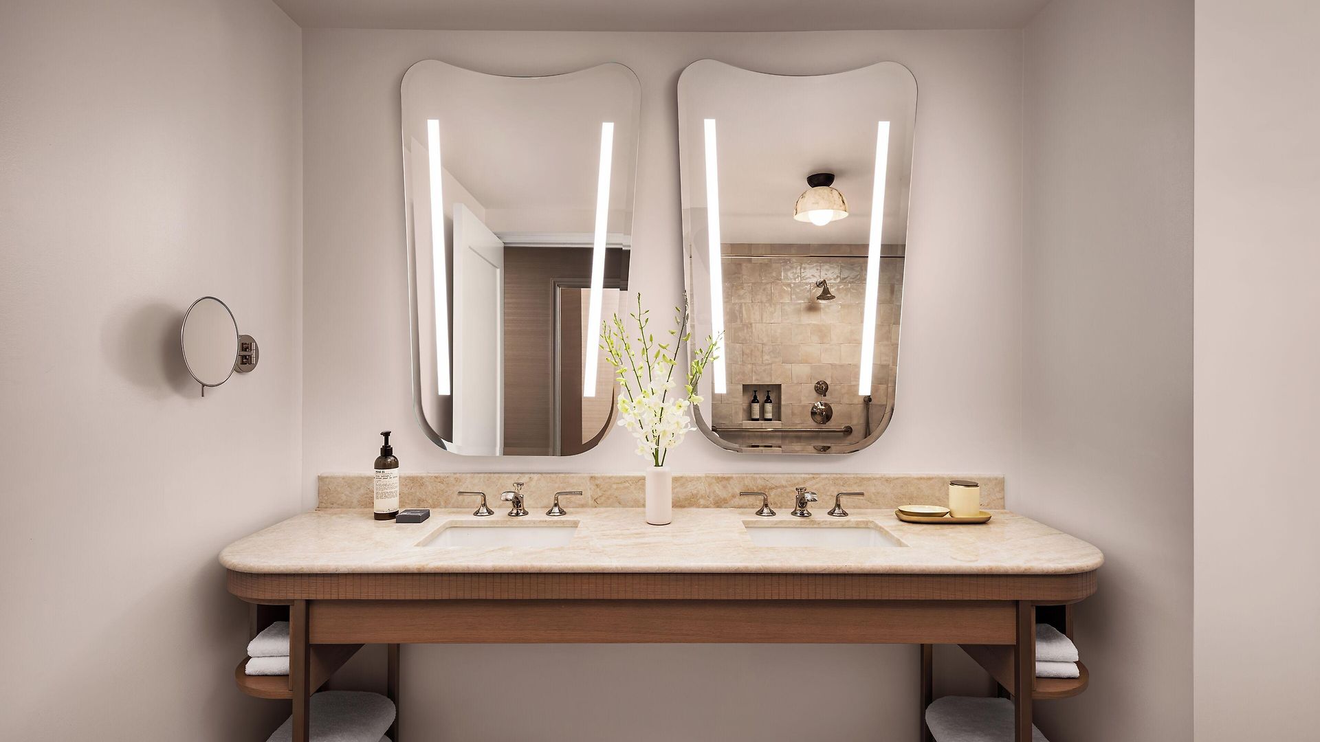 Fairmont Millennium Park 4*