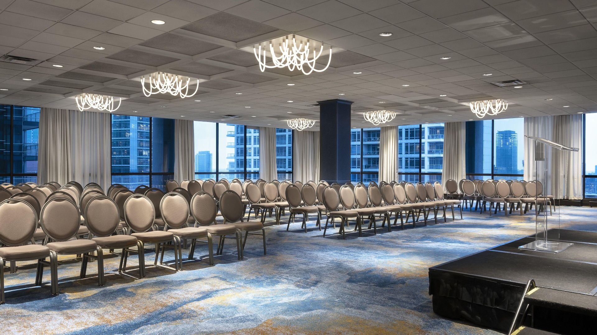 Voco Downtown - Riverwalk By Ihg Hotel