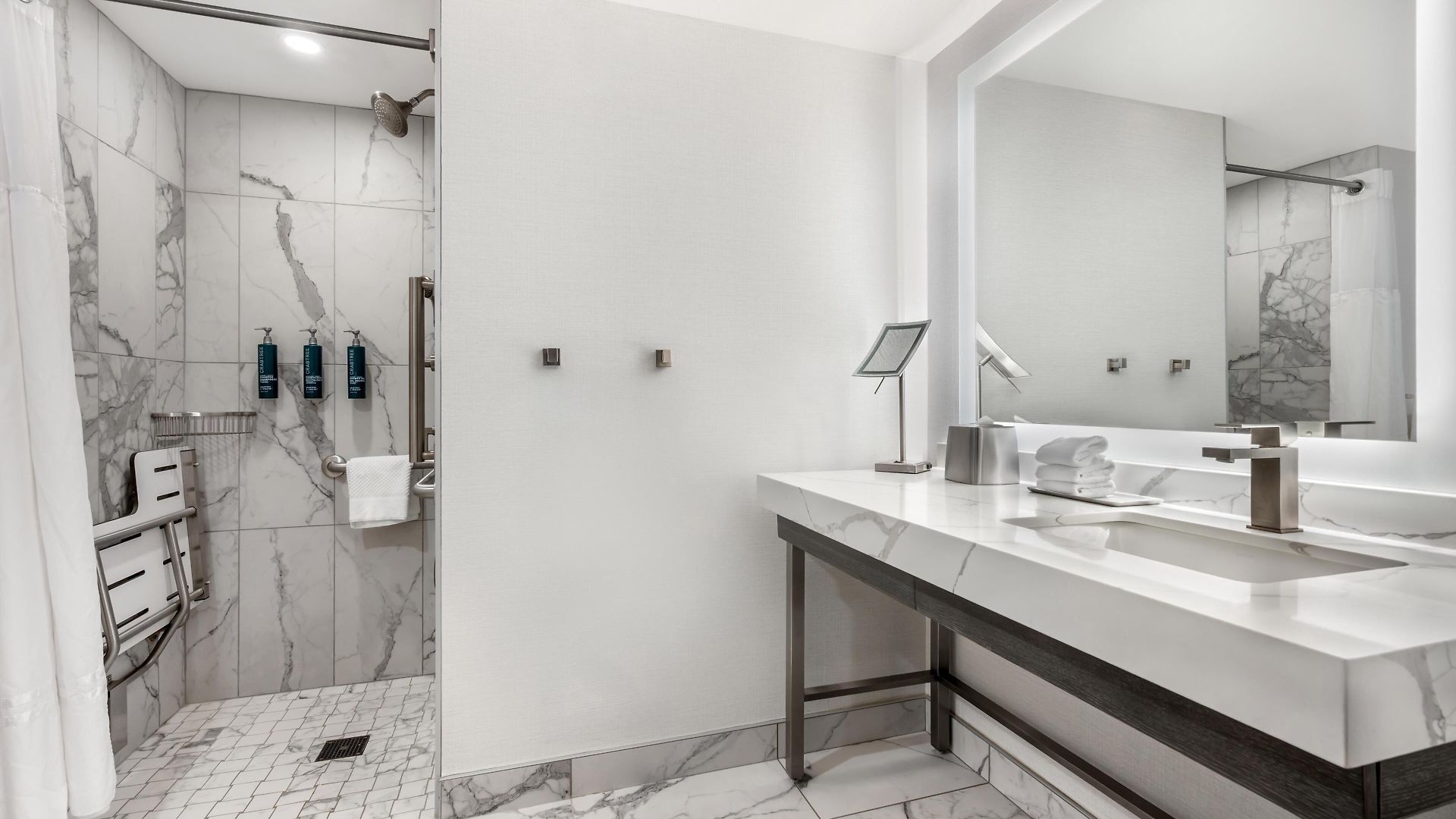 Hilton Grand Vacations Club Magnificent Mile Hotel Chicago