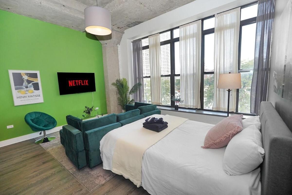 Apartment Mccormick Place Beautiful With Optional Parking And Gym Access Sleeps 4 Near Soldier Field And Downtown