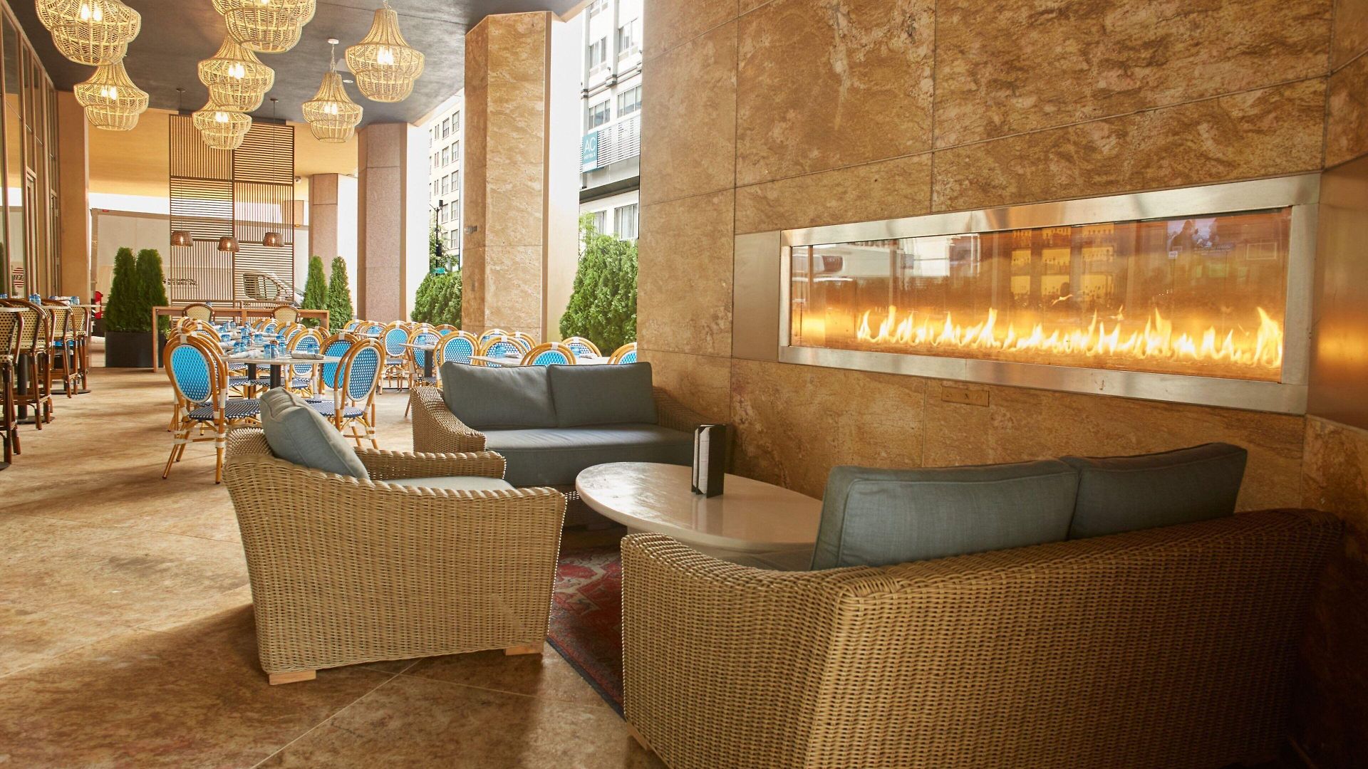 By Marriott Downtown Magnificent Mile Hotel 3*