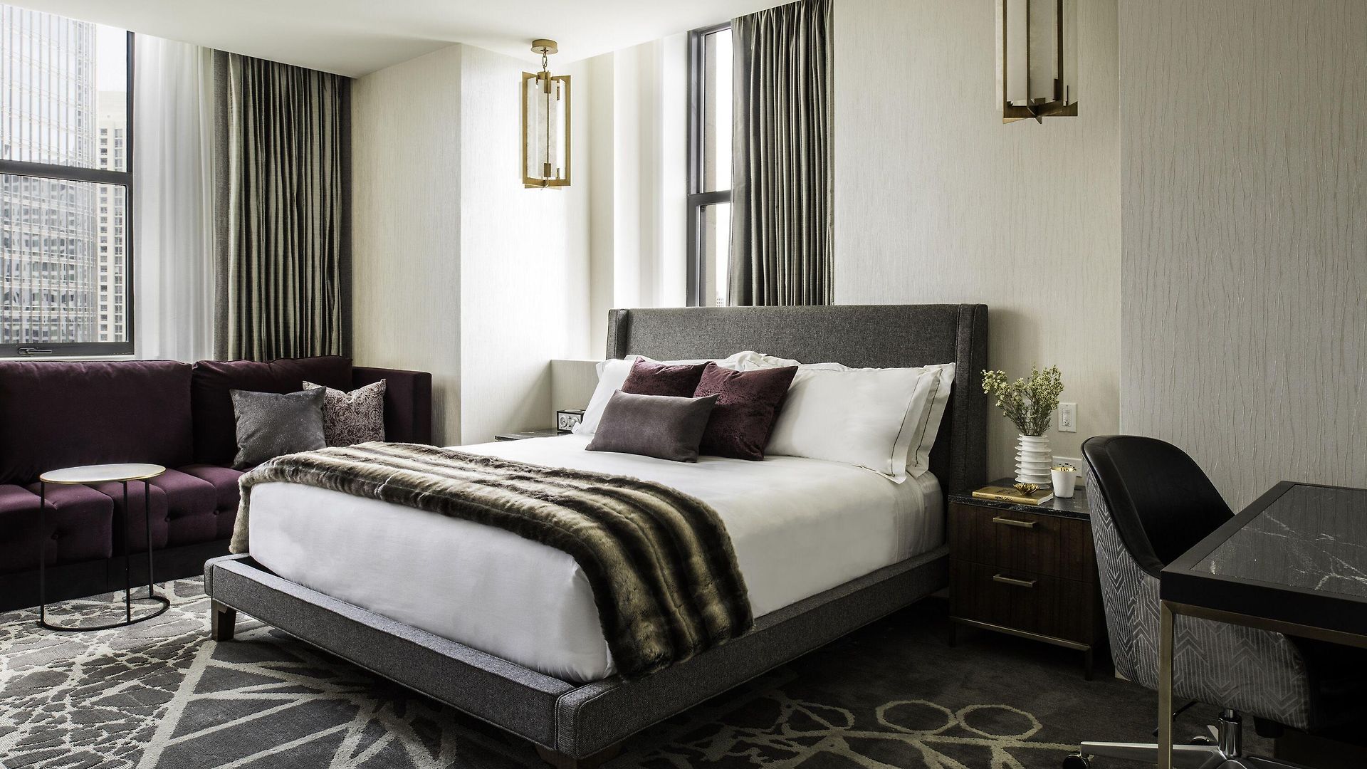 Londonhouse Chicago, Curio Collection By Hilton