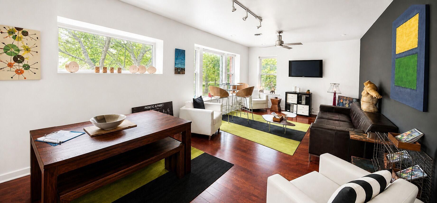 House 5863- Chicago's Premier 4* Chicago