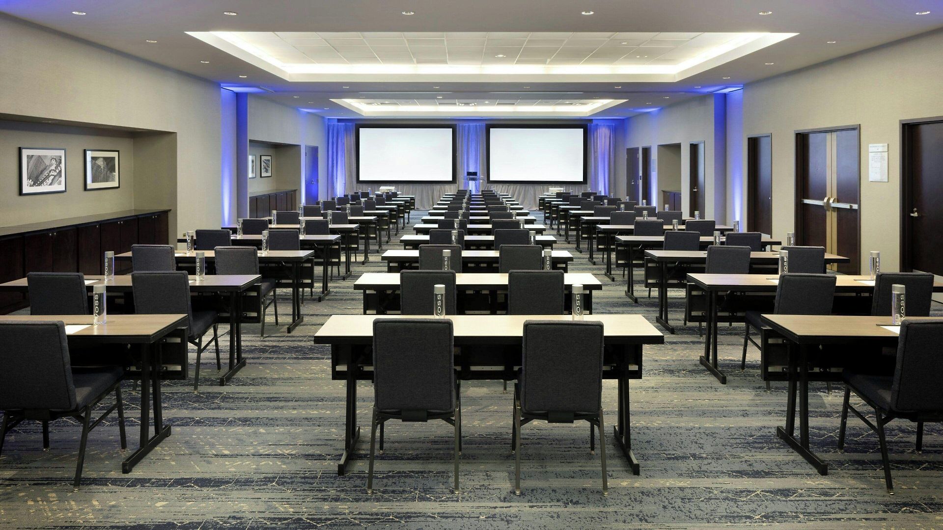 Courtyard By Marriott Downtown/magnificent Mile Hotel 3*