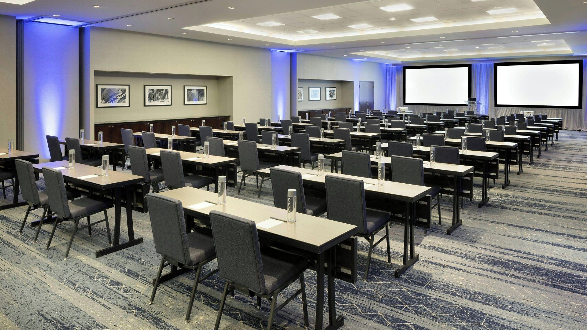 Courtyard By Marriott Downtown/magnificent Mile