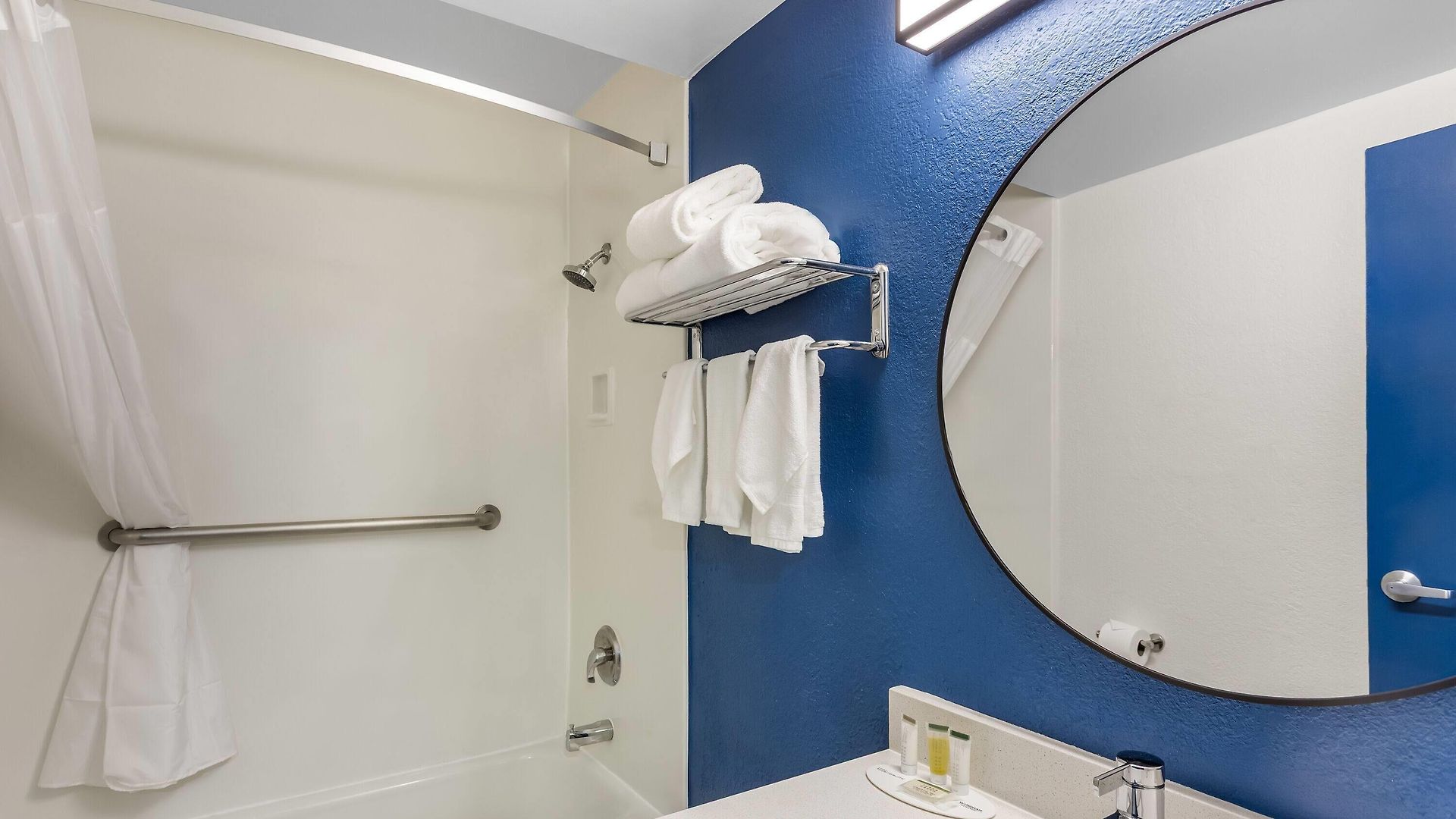 Super 8 By Wyndham Il 2*