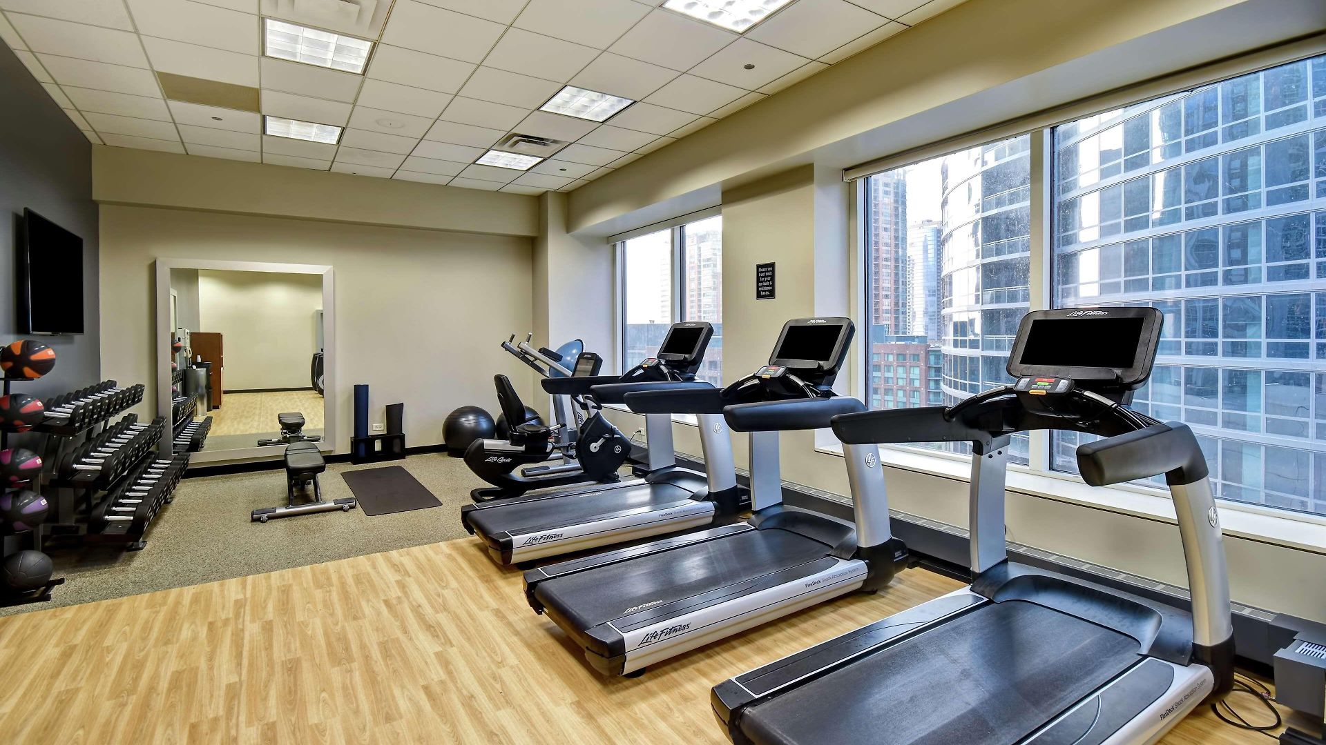 Hotel Embassy By Hilton Downtown Magnificent Mile 4*