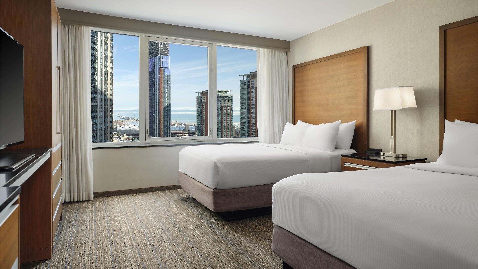 Hotel Embassy By Hilton Downtown Magnificent Mile 4*
