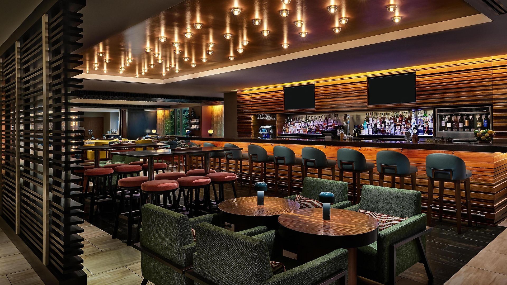 Hyatt Centric Magnificent Mile 4*