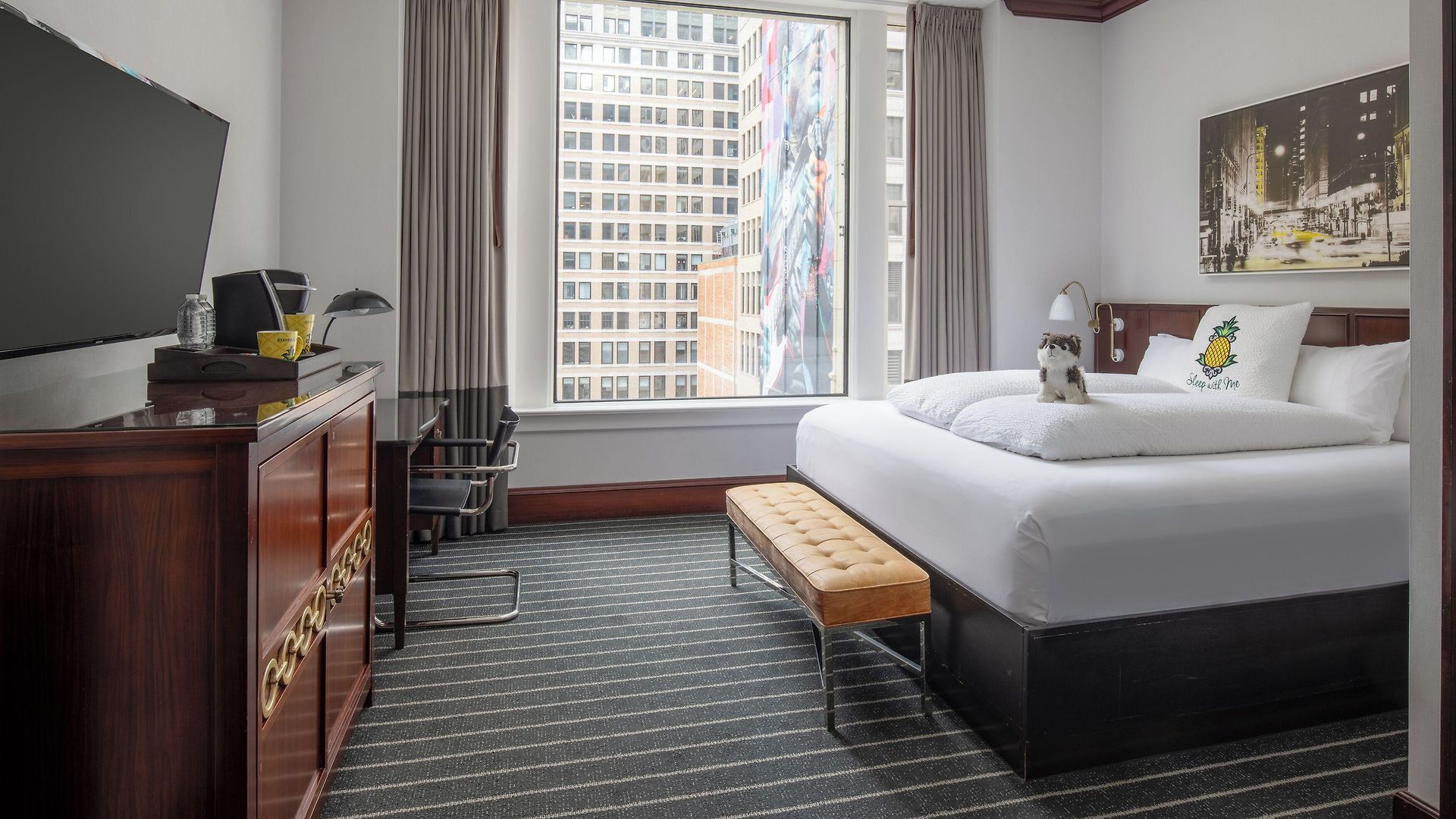 Hotel Staypineapple, An Iconic Hotel, The Loop
