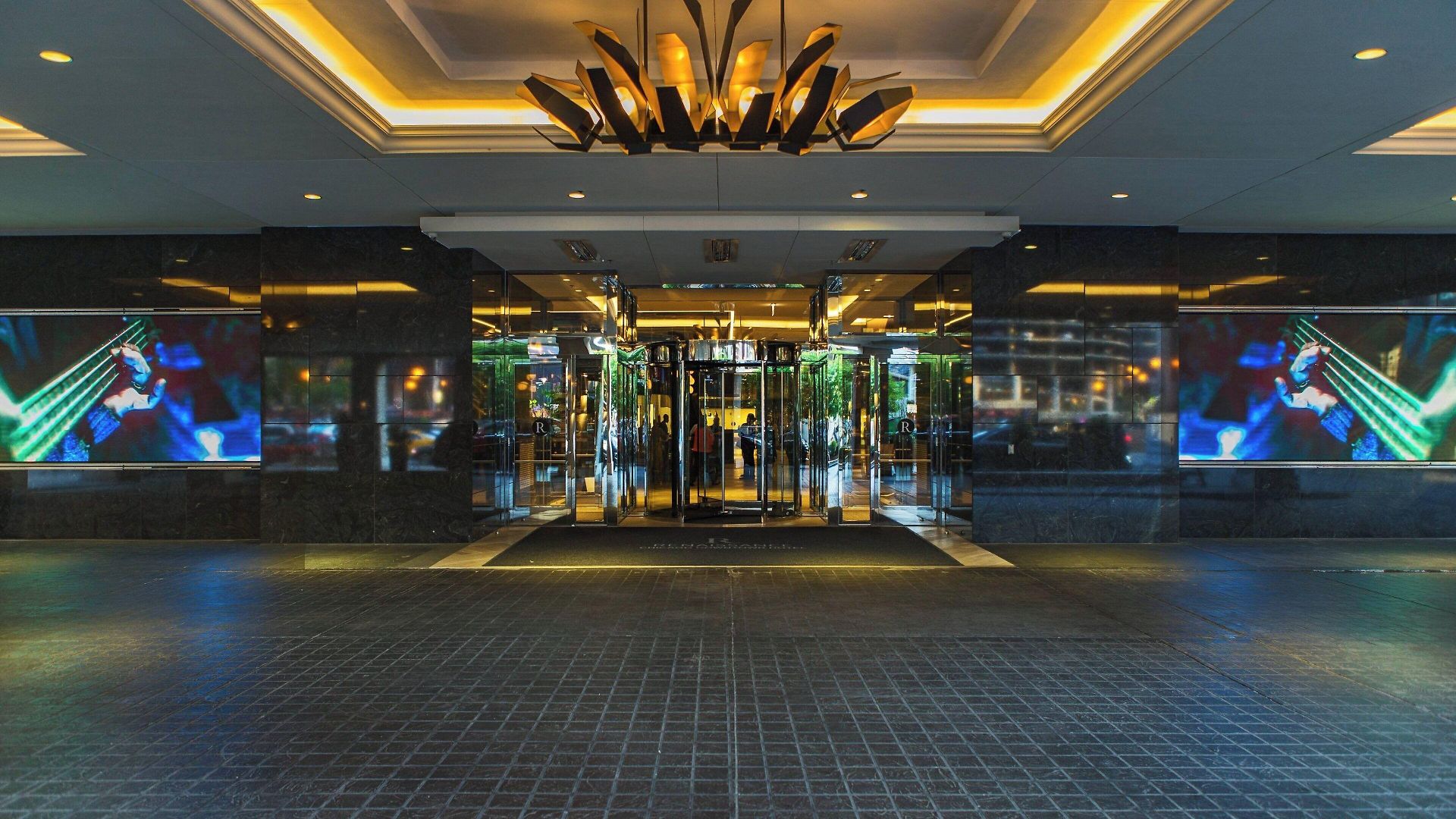 Hotel Renaissance Downtown Chicago