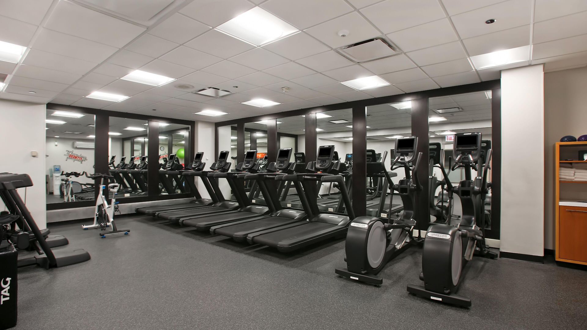 Embassy - Downtown River North 3*