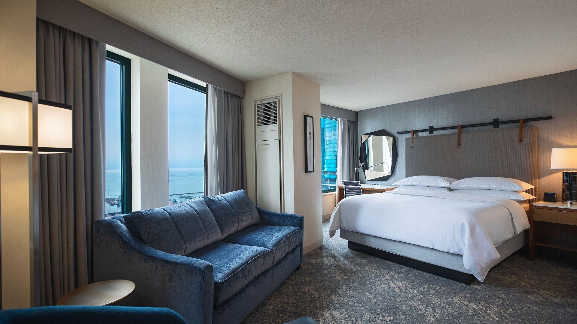 Sheraton Grand Riverwalk Hotel