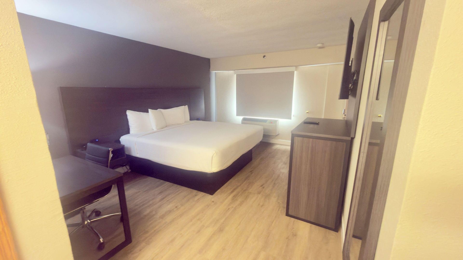 Shore Hotel 3*