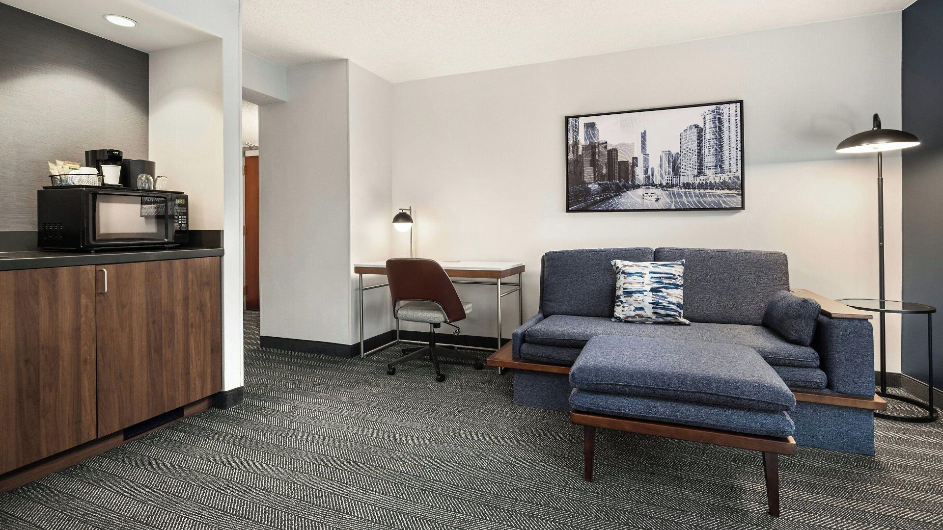 Hotel Courtyard By Marriott Downtown/river North 3*