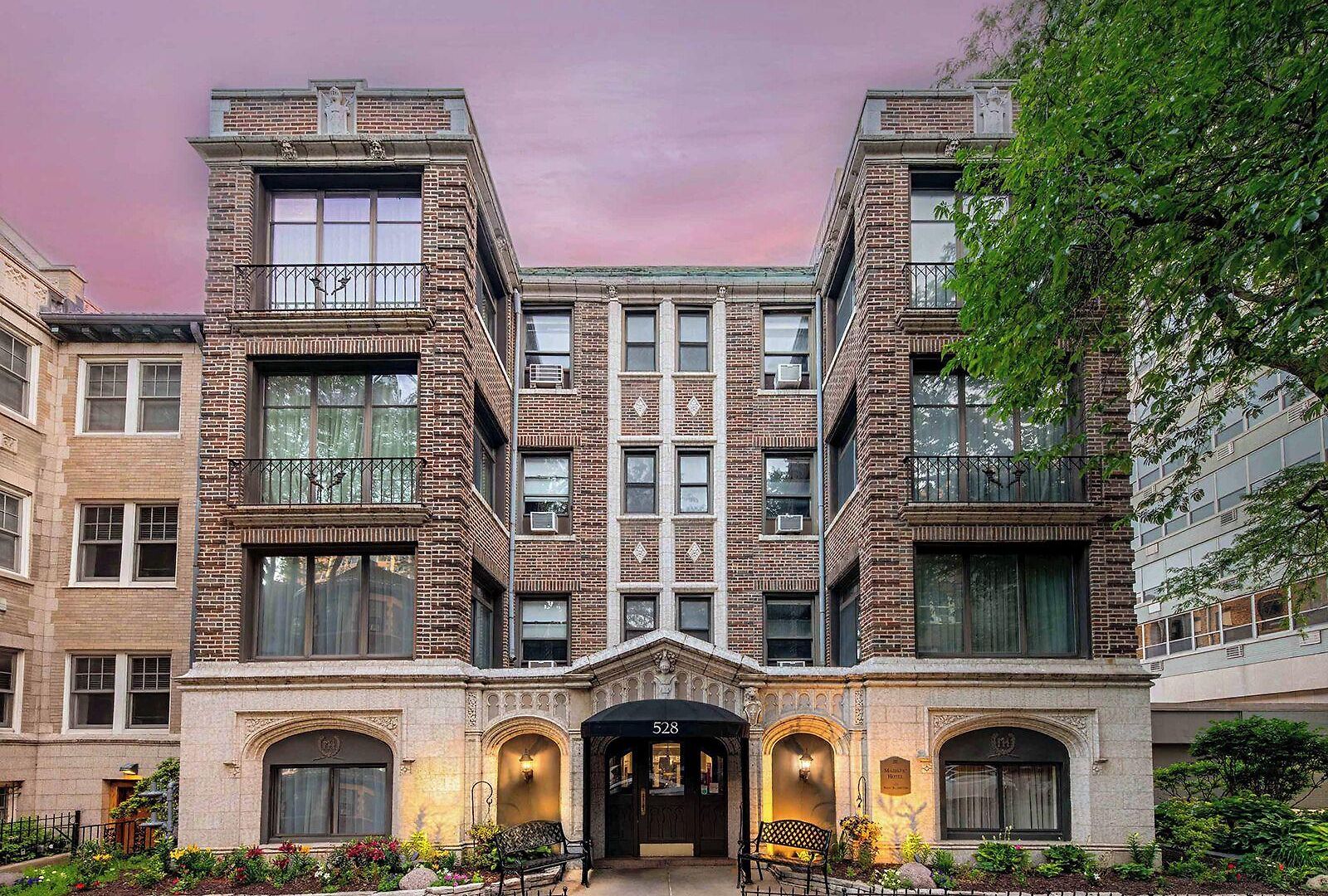 Majestic 3* Chicago