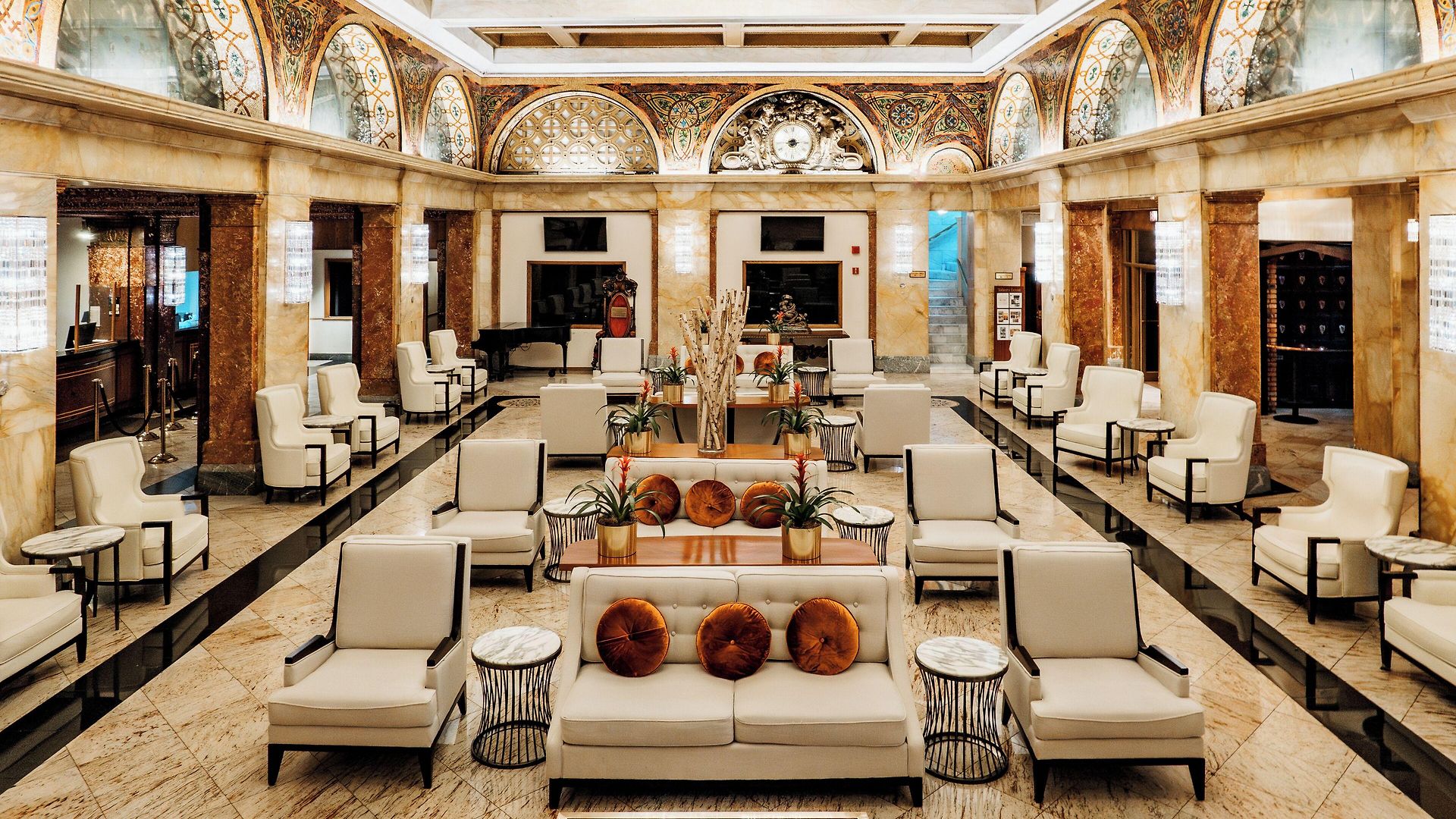 Congress Plaza Hotel 4*