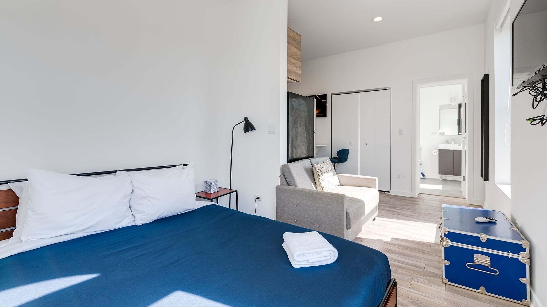 Hotel 747 Lofts By Redawning - River West, Third Floor *