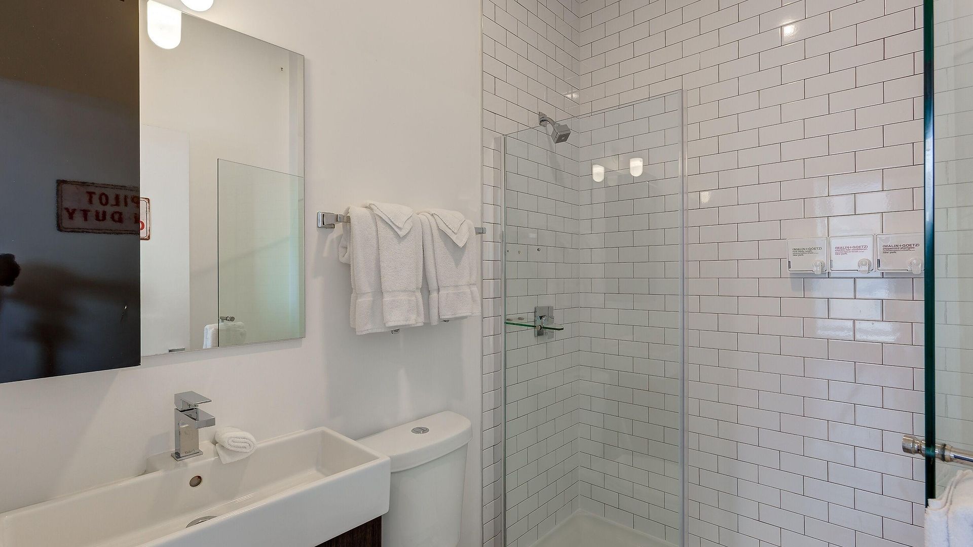 Ground Floor In By 747 Lofts Hotel *