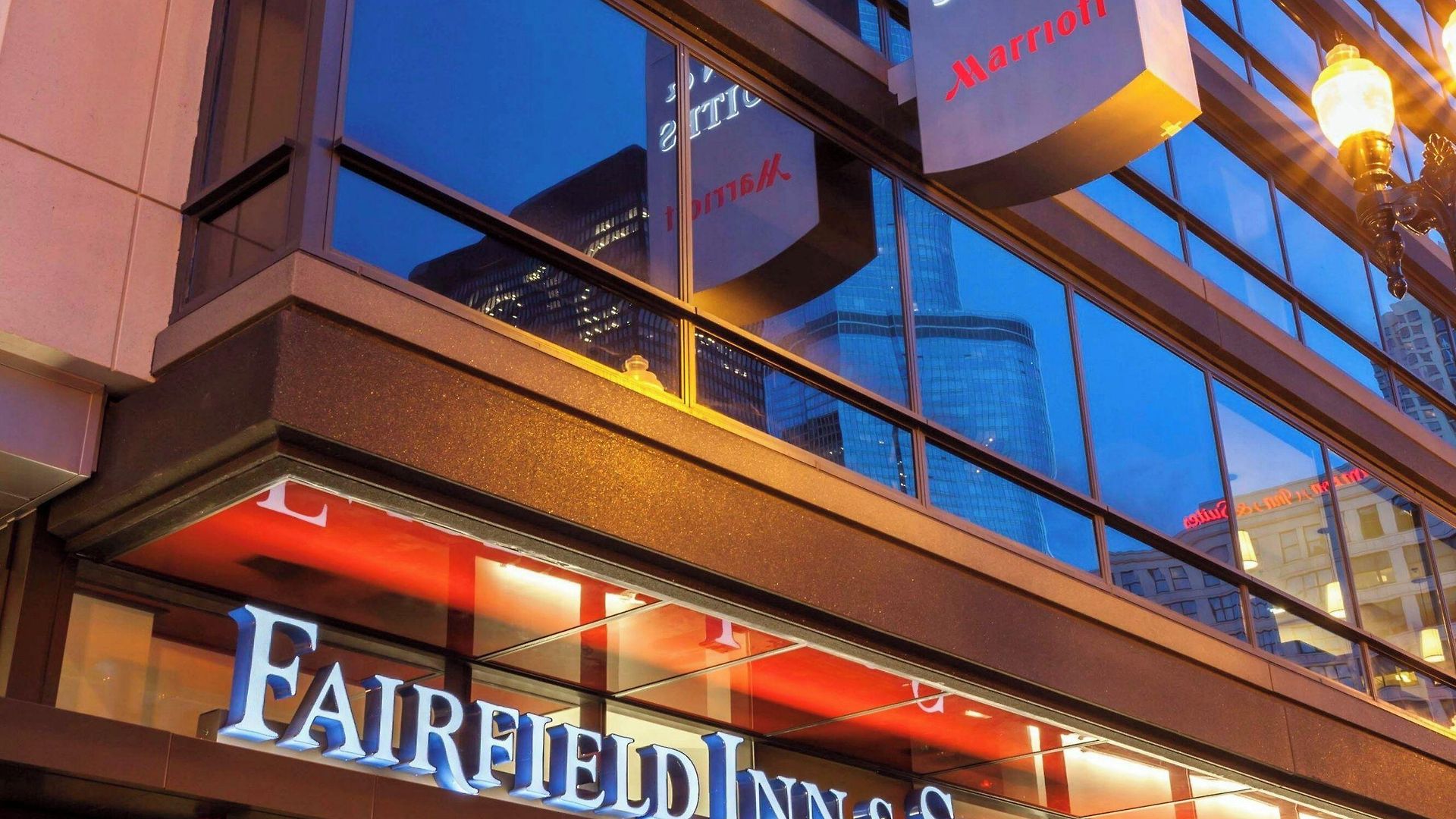 Fairfield And Downtown-river North Hotel